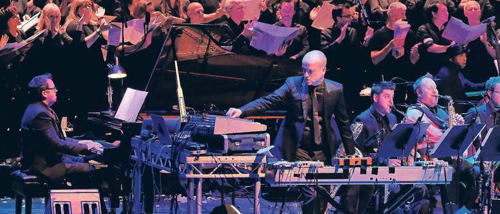Dagegen. Matthew Herbert und die Brexit Big Band in Aktion.