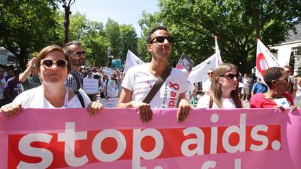 Aktivisten demonstrieren zum Auftakt der internationalen Aids-Konferenz in Amsterdam.