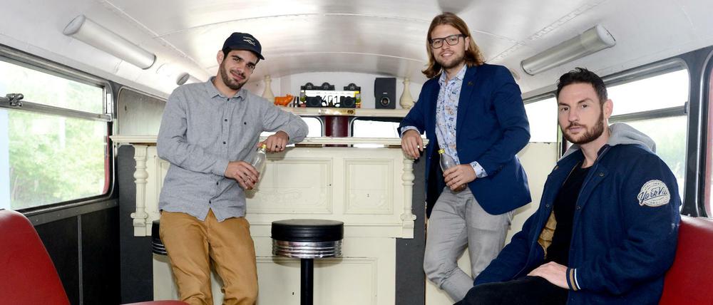Drei Berliner die einen "London Bus" als Eventbus gekauft haben (v.l.): Pablo Hirsch, Karsten Kossatz, Milan Heimbucher 