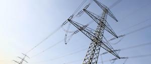 Hochspannungsmasten am Umspannwerk von 50Hertz in Neuenhagen bei Berlin.