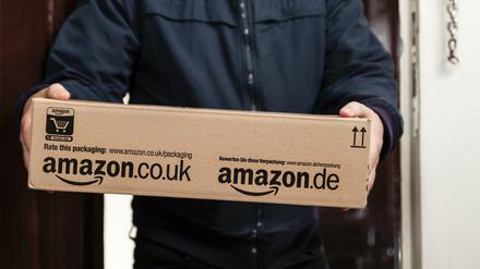 Mit Amazon Flex können Privatleute nebenbei Pakete austragen. 