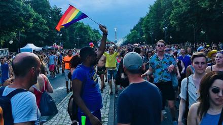 Kurz vor dem Regen war es noch proppenvoll beim CSD in Berlin.
