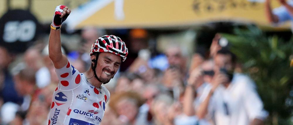 Julian Alaphilippe setzte sich aus einer 47-köpfigen Ausreißergruppe durch. 
