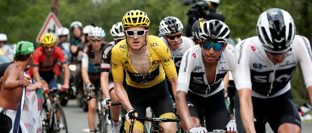 Gerain Thomas führt das Feld bei der Tour de France an.