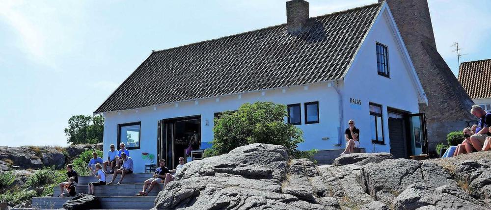 Früher eine Räucherei. Nun ist "Kalas Is" auf den Klippen von Sandvig im Nordwesten Bornholms eine legere Eis- und Kaffeebar und einer der neuen, entspannten Treffpunkte der Insel.