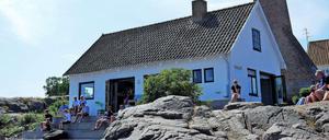 Früher eine Räucherei. Nun ist "Kalas Is" auf den Klippen von Sandvig im Nordwesten Bornholms eine legere Eis- und Kaffeebar und einer der neuen, entspannten Treffpunkte der Insel.