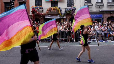 Vor dem Stonewall Inn in der Christopher Street: Die Pride Parade im Juni in New York.