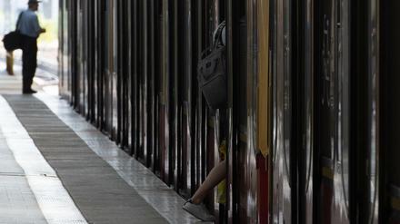 Insgesamt wurden in Bussen und Bahnen mit 294 Sexualstraftaten 2017 fast doppelt so viele Taten wie 2016 angezeigt.
