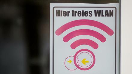 Ein Schild weist auf einen Hotspot hin.