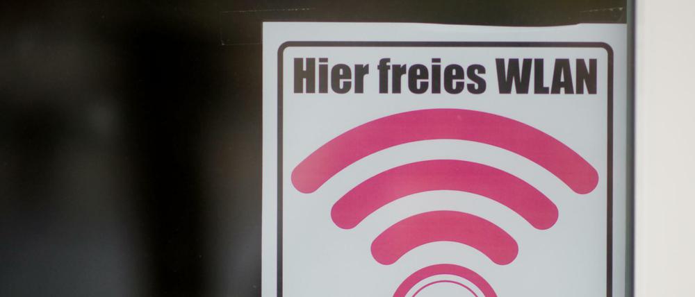 Ein Schild weist auf einen Hotspot hin.