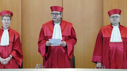 Verfassungsrichter Andreas Voßkuhle (M.) verliest am 24. Juli das Urteil zur Frage nach der Fixierung von Psychiatriepatienten. 