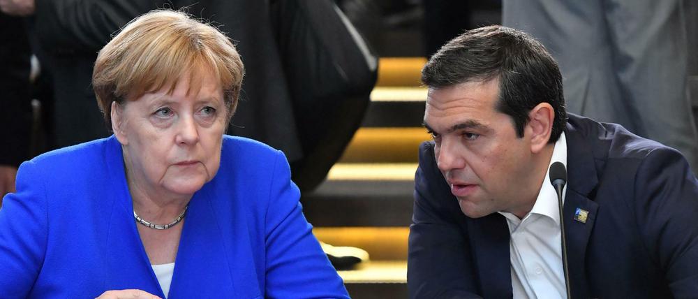 Bundeskanzlerin Angela Merkel mit dem griechischen Ministepräsidenten Alexis Tsipras beim Nato-Gipfel Mitte Juli in Brüssel.
