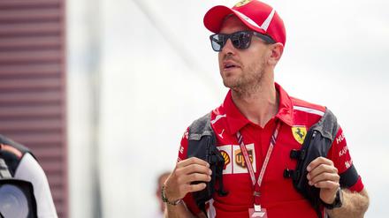Schwerer Gang. Sebastian Vettel trauert um Ferrari-Boss Sergio Marchionne.