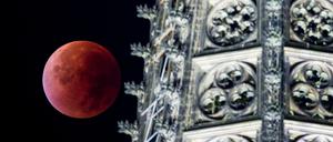 Blutmond an Kölner Dom. Freitagnacht wird sich das Schauspiel wiederholen.