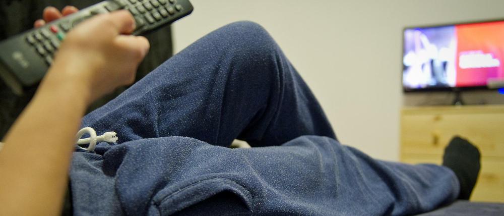 Zu viel auf der Couch und zu wenig Bewegung ist eines der größten Probleme. 