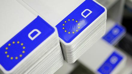 Termine in einer Berliner KfZ-Zulassungsstelle haben in Berlin lange Wartezeiten.