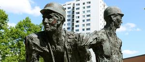 Denkmal der Erbauer Marzahns an der Marzahner Promenade.