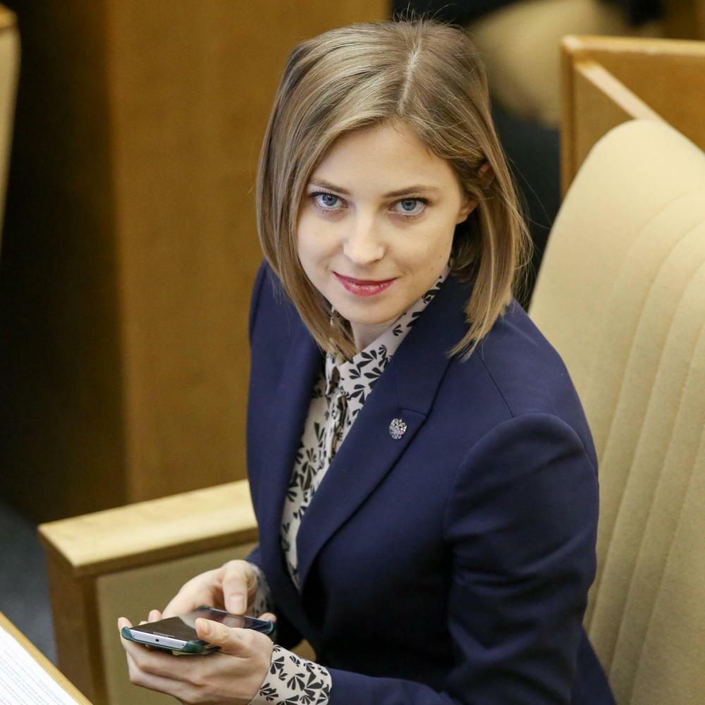 Chiroyli yalangoch tik turgan kokraklar Carmelita porno rasmlar