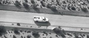 Mit Vollgas in die Verdammnis. Auf den Bildern der Serie „Not Just Your Face Honey“ führen alle Wege nach Las Vegas. 