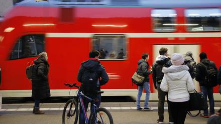 Der Fern- und Regionalbahnverkehr ist in Potsdam unterbrochen.