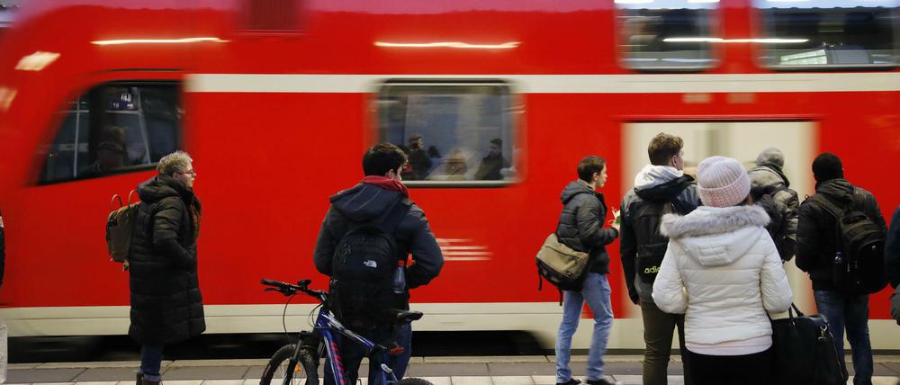 Der Fern- und Regionalbahnverkehr ist in Potsdam unterbrochen.