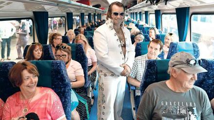 Okay, Elvis ist tot, der amerikanische Traum ist tot, aber die Imitatoren des „King“ und des „American Dream“ sind quicklebendig.