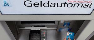 Nicht immer allzeit bereit: Zahlreiche Geldautomaten in Berlin stehen nur noch tagsüber zur Verfügung. 