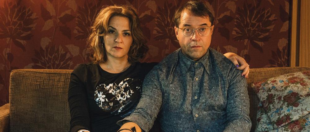 Spannend, bitter-böse, subversiv, hoch dramatisch: Die Serien-Highlights im August unter anderem mit „Arthurs Gesetz“ mit Jan Josef Liefers und Martina Gedeck bei EntertainTV und im Dezember bei TNT Comedy und Sky.