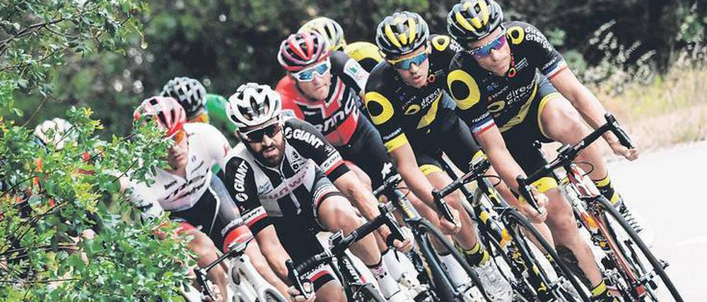 Vorne mit dabei. Simon Geschke (links) landete als bester Deutscher auf Platz 25 und führte seinen Kapitän Tom Dumoulin auf Rang zwei. Foto: Philippe Lopze/AFP