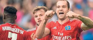 Zurück mit Fäustchen. Pierre-Michel Lasogga (rechts) spielt nach seiner Leihe bei Leeds United wieder beim Hamburger SV.