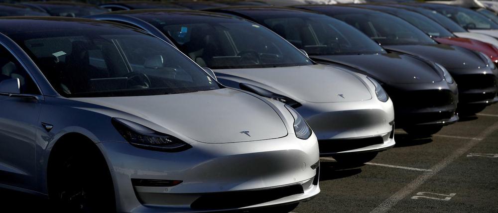 Tesla Model 3.