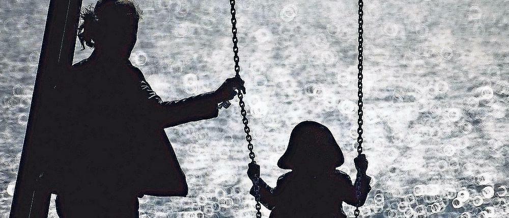 Allein mit den Kleinen - das ist noch immer vor allem die Situation von Müttern. Väter sind nur ein Zehntel der Alleinerziehenden