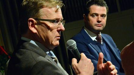 Zwei Tage vor seiner Wahl zum thüringischen Ministerpräsidenten diskutierte der Linken-Politiker Bodo Ramelow (links) 2014 in Weimar mit CDU-Fraktionschef Mike Mohring.