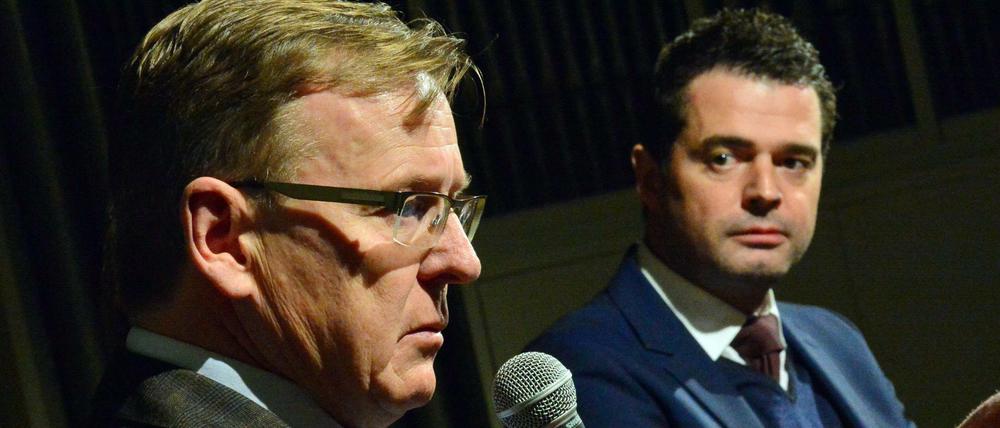 Zwei Tage vor seiner Wahl zum thüringischen Ministerpräsidenten diskutierte der Linken-Politiker Bodo Ramelow (links) 2014 in Weimar mit CDU-Fraktionschef Mike Mohring.