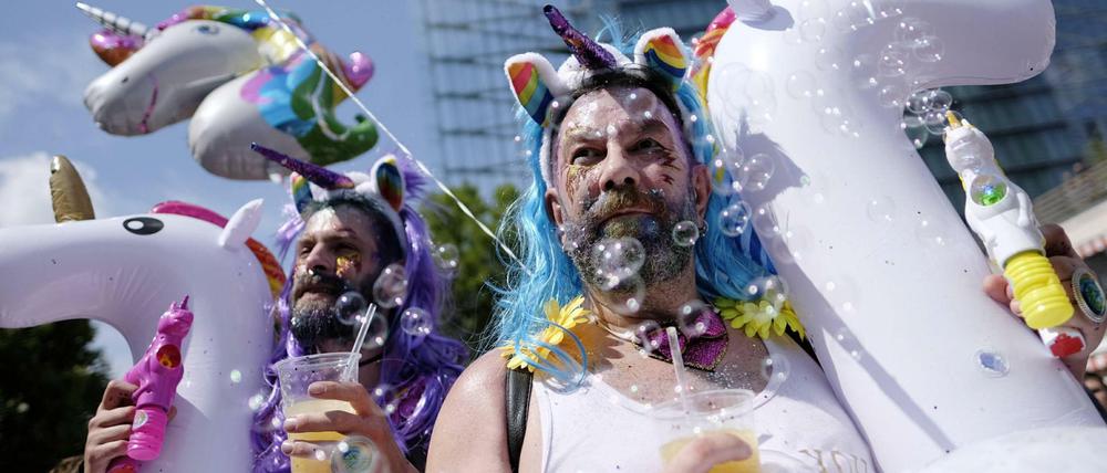 Glitzer und Einhörner. In Queertopia wäre es Alltag.