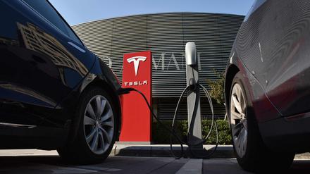 Tesla in Peking. Im kommenden Jahr soll zudem ein Werk in China auf den Weg gebracht werden. Die dafür nötigen etwa zwei Milliarden Dollar will Tesla vor Ort aufnehmen.