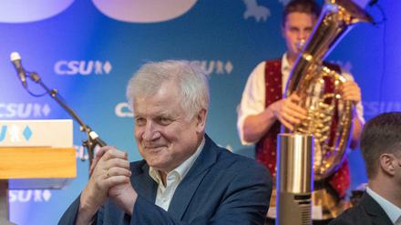 Horst Seehofer nimmt das mit dem Twittern bald selbst in die Hand.