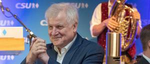 Horst Seehofer nimmt das mit dem Twittern bald selbst in die Hand.