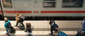 Reisende auf dem Berliner Hauptbahnhof (Symbolbild).