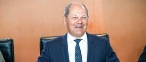 Weniger Schulden: Bundesfinanzminister Olaf Scholz (SPD) hat gut lachen, aber ohne Länder und Kommunen sähe es weniger gut aus. 