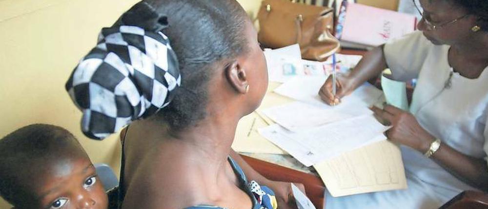 Eine Mutter und ihr Kind in einer Aids-Klinik in Nigeria.