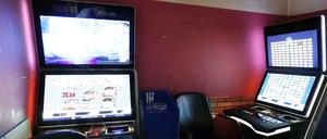 Über Immobilienkäufe, Restaurants und den Einsatz von Spielautomaten sollen die Clans ihr Geld waschen.