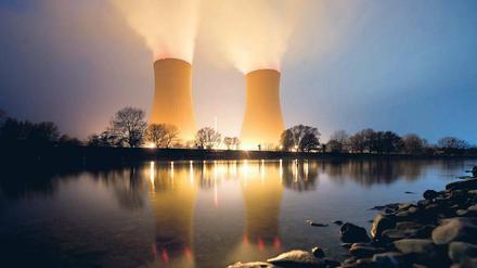 Zu heiß fürs Akw: Das Atomkraftwerk Grohnde drosselt seine Produktion. Wenn das warme Kühlwasser in die Flüsse kommt, sterben die Fische, weil das warme Wasser zu wenig Sauerstoff enthält. 