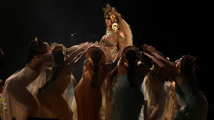 Bei den Grammy Music Awards 2017 trat Beyoncé als Yoruba-Göttin Oshun auf.
