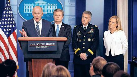 Der nationale Geheimdienstkoordinator der USA, Dan Coats (links), FBI-Direktor Christopher Wray, NSA-Direktor Paul Nakasone und US-Heimatschutzministerin Kirstjen Nielsen warnen vor russischer Einmischung. 