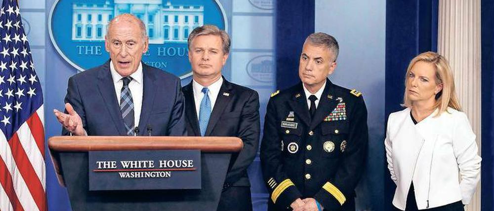 Der nationale Geheimdienstkoordinator der USA, Dan Coats (links), FBI-Direktor Christopher Wray, NSA-Direktor Paul Nakasone und US-Heimatschutzministerin Kirstjen Nielsen warnen vor russischer Einmischung.