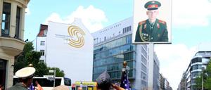 Der Checkpoint Charlie ist vor allem bei Touristen ein beliebter Ort.
