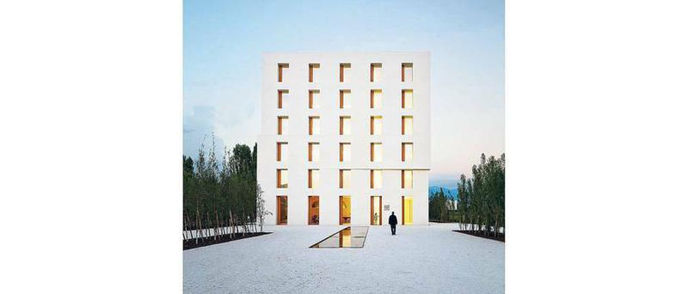 Das Bürogebäude „2226“ des Berliner Architekturbüros Baumschlager Eberle in Lustenau kommt ohne Heizung und Lüftungsanlage aus.