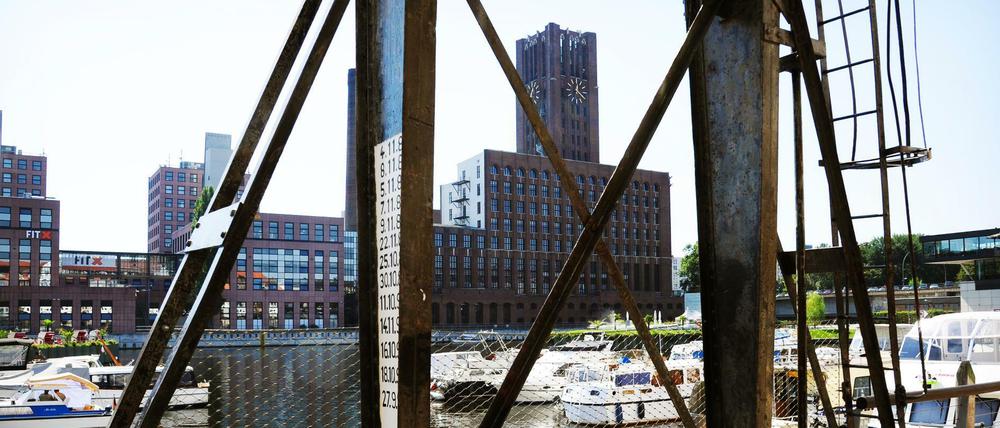 Das Ullsteinhaus am Teltowkanal im Tempelhofer Hafen in Berlin.