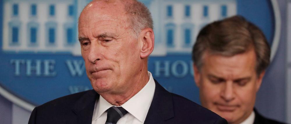 Geheimdienstdirektor Dan Coats und FBI-Chef Christopher Wray während der Pressekonferenz im Weißen Haus.